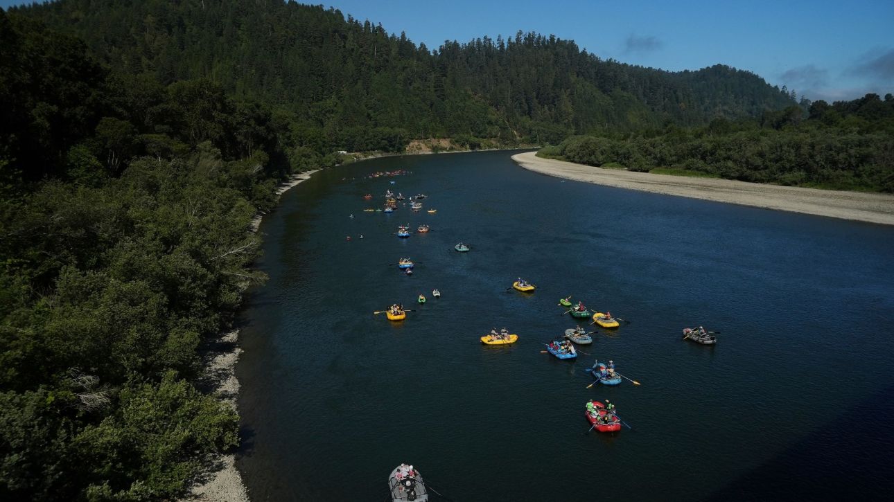 &Alpha;&upsilon;&sigma;&tau;&rho;ί&alpha;: &Delta;&epsilon;&kappa;&alpha;&epsilon;&pi;&tau;ά&chi;&rho;&omicron;&nu;&omicron;&sigmaf; &Alpha;&mu;&epsilon;&rho;&iota;&kappa;&alpha;&nu;ό&sigmaf; έ&chi;&alpha;&sigma;&epsilon; &tau;&eta; &zeta;&omega;ή &tau;&omicron;&upsilon; &sigma;&epsilon; &pi;&omicron;&tau;&alpha;&mu;ό &epsilon;&nu;ώ έ&kappa;&alpha;&nu;&epsilon; &kappa;&alpha;&gamma;&iota;ά&kappa;