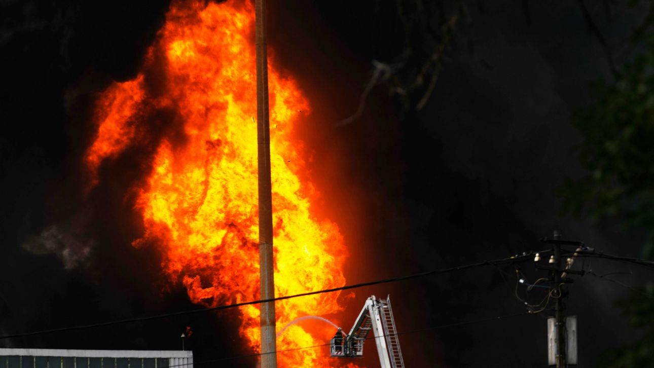 &Mu;&pi;&omicron;&upsilon;&rho;&omicron;ύ&nu;&tau;&iota;: &Delta;&epsilon;&kappa;ά&delta;&epsilon;&sigmaf; &nu;&epsilon;&kappa;&rho;&omicron;ί &mu;&epsilon;&tau;ά &alpha;&pi;ό &pi;&upsilon;&rho;&kappa;&alpha;&gamma;&iota;ά &pi;&omicron;&upsilon; &xi;έ&sigma;&pi;&alpha;&sigma;&epsilon; &sigma;&epsilon; &alpha;&pi;&omicron;&theta;ή&kappa;&eta; &pi;&upsilon;&rho;&omicron;&mu;&alpha;&chi;&iota;&kappa;ώ&nu;