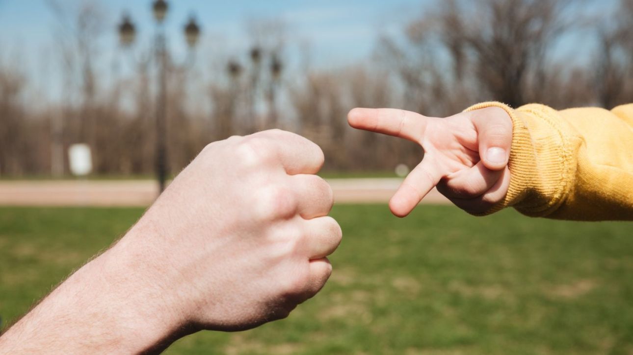 &Mu;&epsilon;&lambda;έ&tau;&eta; &gamma;&iota;&alpha; &tau;&omicron; &pi;έ&tau;&rho;&alpha;-&psi;&alpha;&lambda;ί&delta;&iota;-&chi;&alpha;&rho;&tau;ί &alpha;&pi;&omicron;&kappa;&alpha;&lambda;ύ&pi;&tau;&epsilon;&iota; &tau;&omicron; &pi;ώ&sigmaf; &laquo;&delta;&iota;&alpha;&beta;ά&zeta;&omicron;&upsilon;&mu;&epsilon;&raquo; &tau;&omicron;&upsilon;&sigmaf; ά&lambda;&lambda;&omicron;&upsilon;&sigmaf; &alpha;&nu;&theta;&rho;ώ&pi;&omicron;&upsilon;&sigmaf;