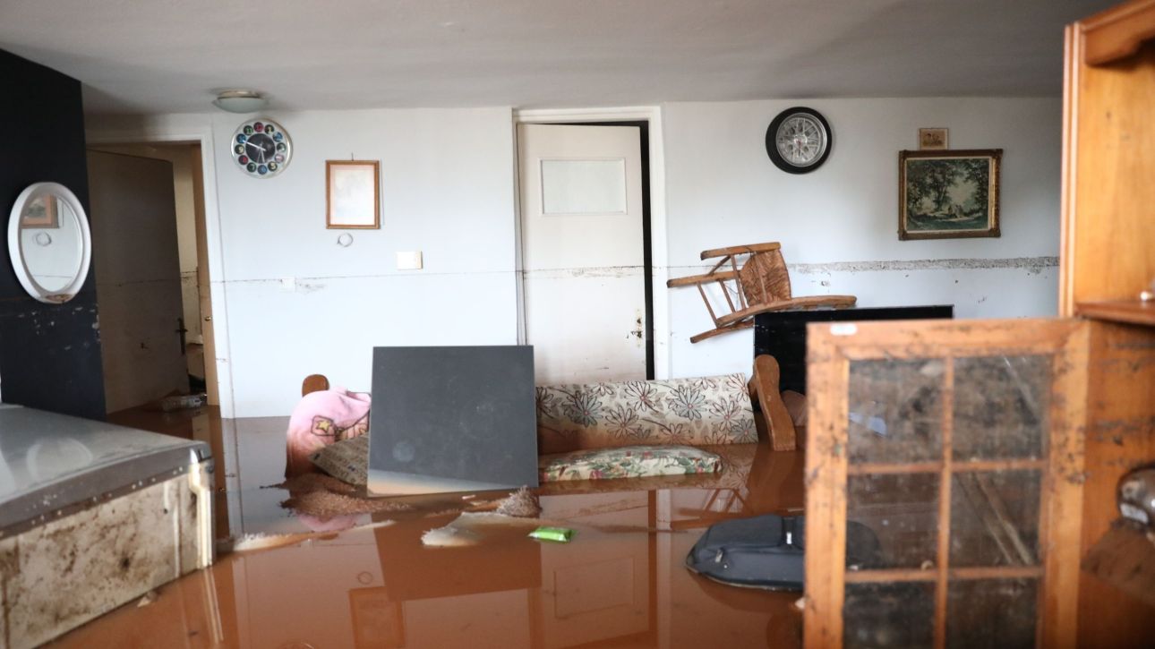 &laquo;&Pi;&nu;ί&gamma;&eta;&kappa;&epsilon;&raquo; &eta; &Nu;έ&alpha; &Mu;ά&kappa;&rho;&eta; &alpha;&pi;ό &tau;&iota;&sigmaf; &kappa;&alpha;&tau;&alpha;&rho;&rho;&alpha;&kappa;&tau;ώ&delta;&epsilon;&iota;&sigmaf; &beta;&rho;&omicron;&chi;έ&sigmaf;: &Pi;&lambda;&eta;&mu;&mu;ύ&rho;&epsilon;&sigmaf; &sigma;&epsilon; &sigma;&pi;ί&tau;&iota;&alpha;, &zeta;&eta;&mu;&iota;έ&sigmaf; &sigma;&tau;&omicron; &omicron;&delta;&iota;&kappa;ό &delta;ί&kappa;&tau;&upsilon;&omicron;