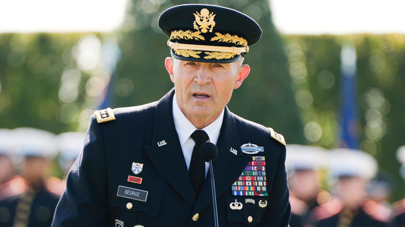 Ο υπουργός Άμυνας των ΗΠΑ  απαίτησε την παραίτηση του Αρχηγού του Γενικού Επιτελείου Στρατού