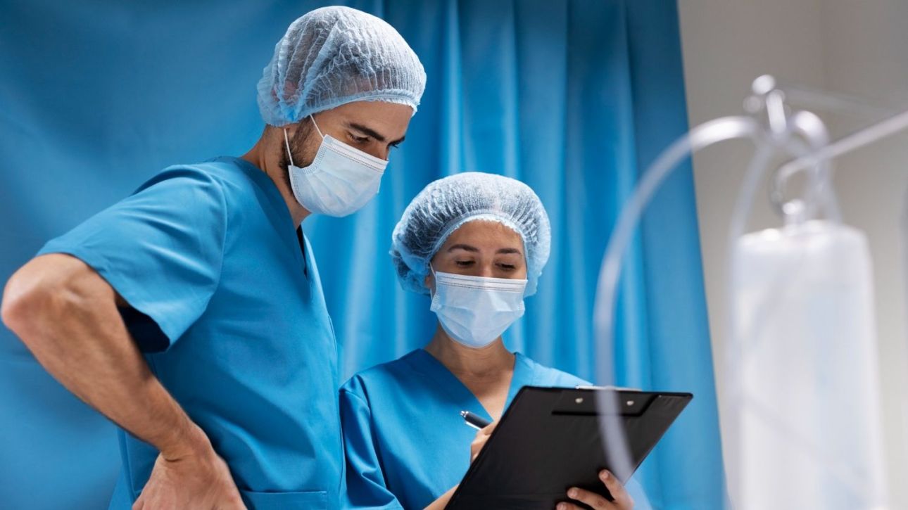 &Nu;&omicron;&sigma;&eta;&lambda;&epsilon;&upsilon;&tau;έ&sigmaf; &sigma;&tau;&eta;&nu; &Epsilon;&lambda;&lambda;ά&delta;&alpha;: &Alpha;&xi;&iota;ό&mu;&alpha;&chi;&omicron;&iota;, &alpha;&lambda;&lambda;ά &kappa;&omicron;&upsilon;&rho;&alpha;&sigma;&mu;έ&nu;&omicron;&iota; &kappa;&alpha;&iota; &upsilon;&pi;&omicron;&alpha;&mu;&epsilon;&iota;&beta;ό&mu;&epsilon;&nu;&omicron;&iota;