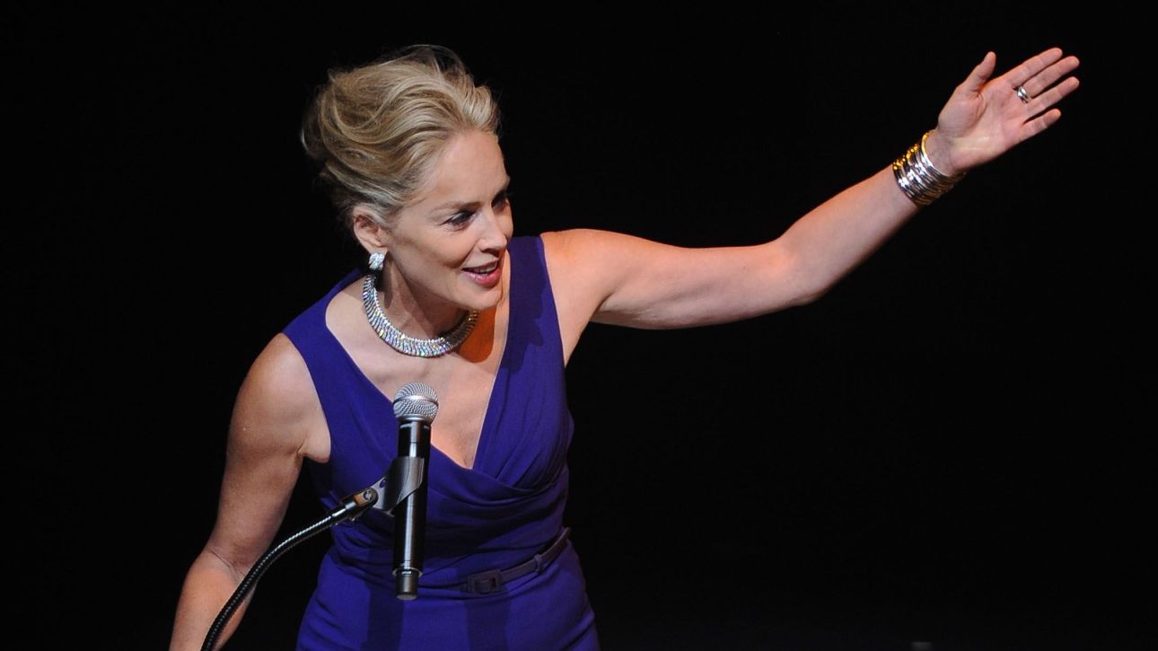 «Μου κλέβει τη φαντασία»: Η Σάρον Στόουν απορρίπτει τις ωμές σκηνές σεξ της τηλεόρασης