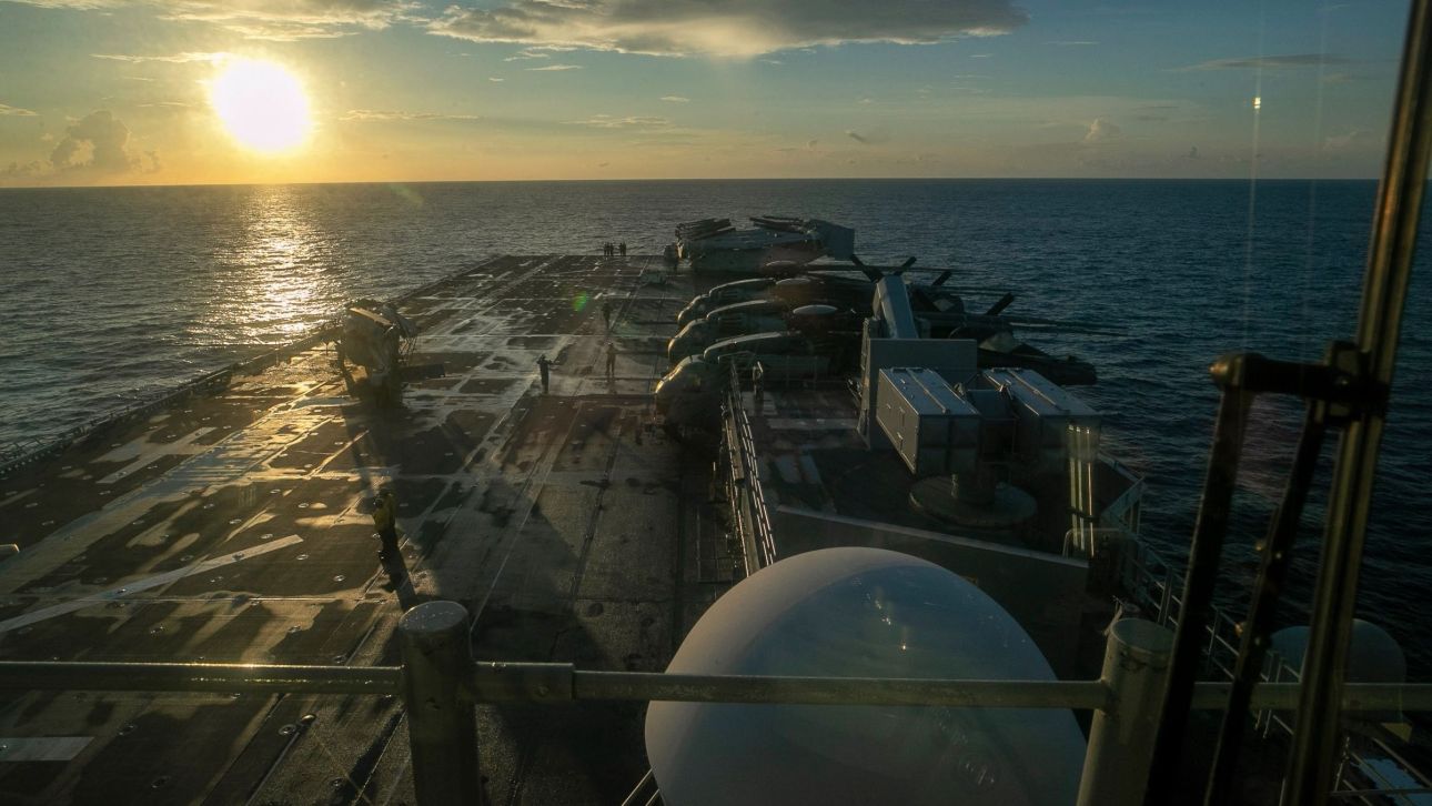 USS Tripoli: Αυτό είναι το αμερικανικό πλοίο που λένε ότι έπληξαν οι Φρουροί της Επανάστασης