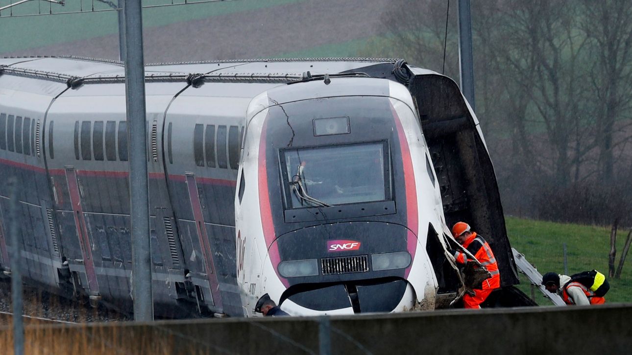 &Sigma;ύ&gamma;&kappa;&rho;&omicron;&upsilon;&sigma;&eta; &tau;&rho;έ&nu;&omicron;&upsilon; &upsilon;&psi;&eta;&lambda;ή&sigmaf; &tau;&alpha;&chi;ύ&tau;&eta;&tau;&alpha;&sigmaf; &mu;&epsilon; &phi;&omicron;&rho;&tau;&eta;&gamma;ό &sigma;&tau;&eta; &Gamma;&alpha;&lambda;&lambda;ί&alpha;: &Nu;&epsilon;&kappa;&rho;ό&sigmaf; &omicron; &omicron;&delta;&eta;&gamma;ό&sigmaf; - &Pi;ά&nu;&omega; &alpha;&pi;ό 20 &tau;&rho;&alpha;&upsilon;&mu;&alpha;&tau;ί&epsilon;&sigmaf;