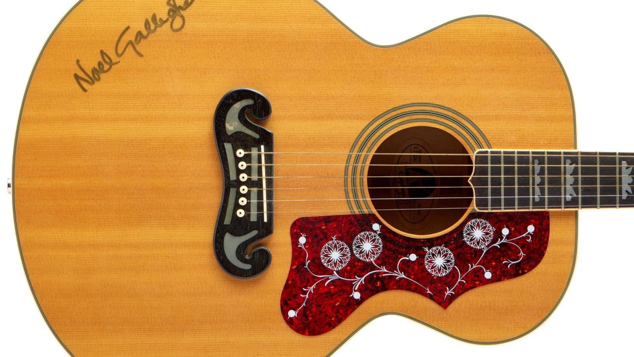 «Κειμήλιο» των Oasis στο «σφυρί»: Έως 68.000 ευρώ για την κιθάρα του Νόελ Γκάλαχερ