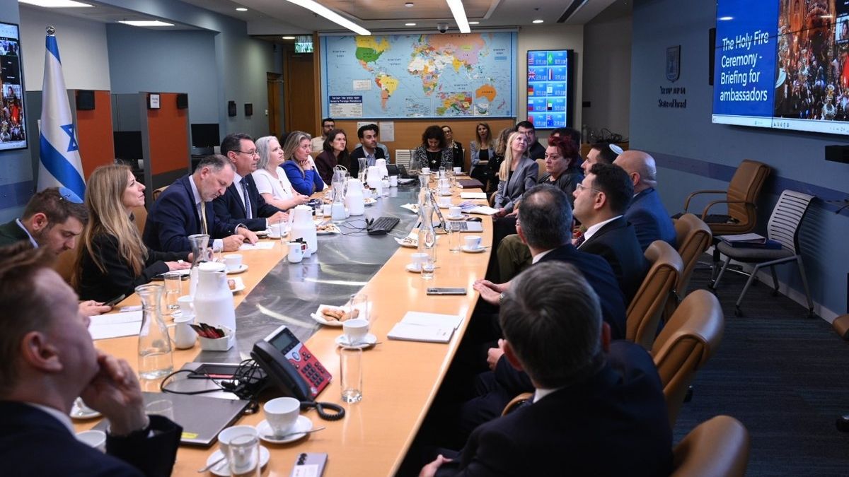 &Iota;&sigma;&rho;&alpha;&eta;&lambda;&iota;&nu;ό &Upsilon;&Pi;&Epsilon;&Xi;: &Kappa;&alpha;&nu;&omicron;&nu;&iota;&kappa;ά &eta; &Tau;&epsilon;&lambda;&epsilon;&tau;ή &tau;&omicron;&upsilon; &Alpha;&gamma;ί&omicron;&upsilon; &Phi;&omega;&tau;ό&sigmaf; - &Sigma;&tau;&alpha;&mu;ά&tau;&eta;&sigma;&alpha;&nu; &omicron;&iota; &epsilon;&pi;&iota;&theta;έ&sigma;&epsilon;&iota;&sigmaf; &sigma;&tau;&eta;&nu; &Iota;&epsilon;&rho;&omicron;&upsilon;&sigma;&alpha;&lambda;ή&mu;