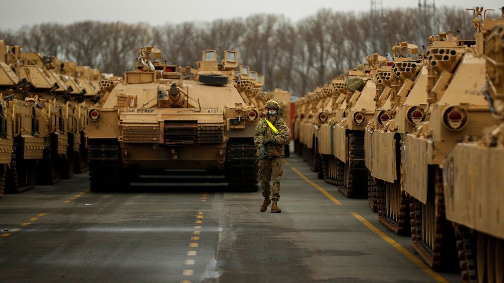 Reuters: Ο Τραμπ εξετάζει την απόσυρση αμερικανικών δυνάμεων από την Ευρώπη