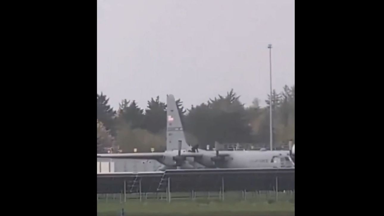 &Iota;&rho;&lambda;&alpha;&nu;&delta;ί&alpha;: &Sigma;&upsilon;&nu;&epsilon;&lambda;&lambda;&phi;&theta;&eta; ά&nu;&delta;&rho;&alpha;&sigmaf; &pi;&omicron;&upsilon; &pi;&rho;&omicron;&kappa;ά&lambda;&epsilon;&sigma;&epsilon; &zeta;&eta;&mu;&iota;έ&sigmaf; &sigma;&epsilon; &alpha;&mu;&epsilon;&rho;&iota;&kappa;&alpha;&nu;&iota;&kappa;&omicron; &sigma;&tau;&rho;&alpha;&tau;&iota;&omega;&tau;&iota;&kappa;ό &alpha;&epsilon;&rho;&omicron;&sigma;&kappa;ά&phi;&omicron;&sigmaf;