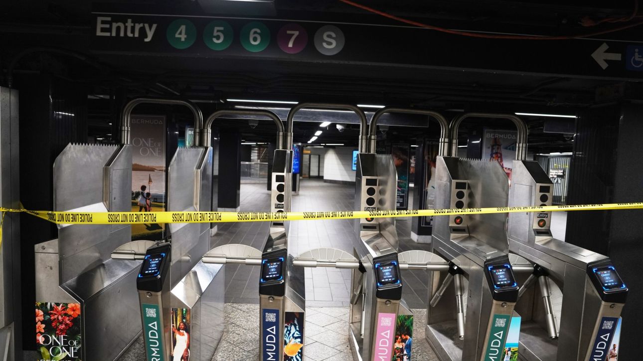 &Epsilon;&pi;ί&theta;&epsilon;&sigma;&eta; &mu;&epsilon; &mu;&alpha;&chi;&alpha;ί&rho;&iota; &sigma;&tau;&omicron; &mu;&epsilon;&tau;&rho;ό &tau;&eta;&sigmaf; &Nu;έ&alpha;&sigmaf; &Upsilon;ό&rho;&kappa;&eta;&sigmaf;: &Tau;&rho;&epsilon;&iota;&sigmaf; &tau;&rho;&alpha;&upsilon;&mu;&alpha;&tau;ί&epsilon;&sigmaf;