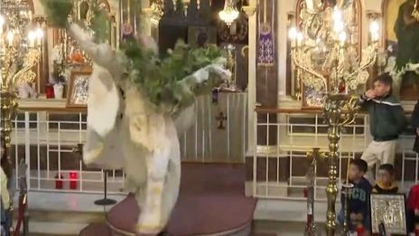 Η πρώτη Ανάσταση στην Ευαγγελίστρια της Χίου από τον «ιπτάμενο ιερέα»