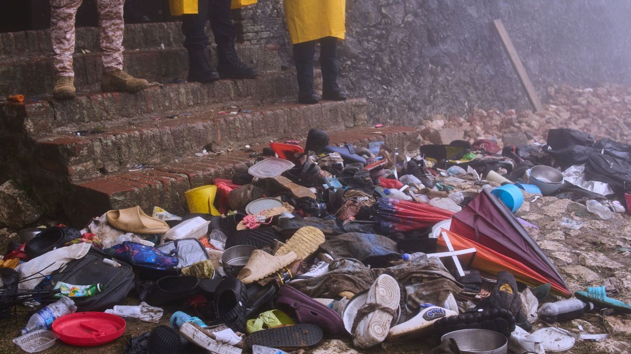 &Epsilon;&pi;&tau;ά &sigma;&upsilon;&lambda;&lambda;ή&psi;&epsilon;&iota;&sigmaf; &sigma;&tau;&eta;&nu; &Alpha;ϊ&tau;ή &mu;&epsilon;&tau;ά &tau;&omicron; &phi;&omicron;&nu;&iota;&kappa;ό &pi;&omicron;&delta;&omicron;&pi;ά&tau;&eta;&mu;&alpha; &sigma;&epsilon; &phi;&rho;&omicron;ύ&rho;&iota;&omicron; - &Sigma;&tau;&omicron;&upsilon;&sigmaf; 25 &nu;&epsilon;&kappa;&rho;&omicron;ύ&sigmaf; &omicron; &alpha;&pi;&omicron;&lambda;&omicron;&gamma;&iota;&sigma;&mu;ό&sigmaf;