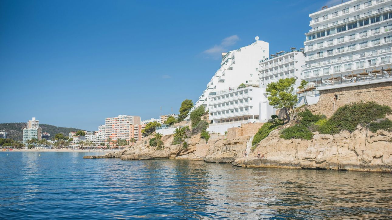 &Iota;&sigma;&pi;&alpha;&nu;ί&alpha;-&Pi;&omicron;&rho;&tau;&omicron;&gamma;&alpha;&lambda;ί&alpha;: Ά&lambda;&mu;&alpha; &sigma;&tau;&iota;&sigmaf; &kappa;&rho;&alpha;&tau;ή&sigma;&epsilon;&iota;&sigmaf; &pi;&tau;ή&sigma;&epsilon;&omega;&nu; &kappa;&alpha;&iota; &xi;&epsilon;&nu;&omicron;&delta;&omicron;&chi;&epsilon;ί&omega;&nu; &lambda;ό&gamma;&omega; &tau;&omicron;&upsilon; &pi;&omicron;&lambda;έ&mu;&omicron;&upsilon; &sigma;&tau;&eta; &Mu;έ&sigma;&eta; &Alpha;&nu;&alpha;&tau;&omicron;&lambda;ή