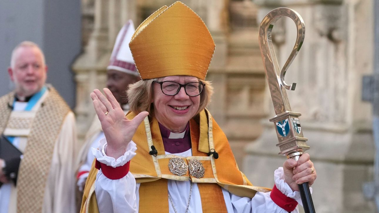 &Upsilon;&pi;έ&rho; &tau;&omicron;&upsilon; &Pi;ά&pi;&alpha; &eta; &epsilon;&pi;&iota;&kappa;&epsilon;&phi;&alpha;&lambda;ή&sigmaf; &tau;&eta;&sigmaf; &Alpha;&gamma;&gamma;&lambda;&iota;&kappa;&alpha;&nu;&iota;&kappa;ή&sigmaf; &Epsilon;&kappa;&kappa;&lambda;&eta;&sigma;ί&alpha;&sigmaf; - &Chi;&alpha;&iota;&rho;&epsilon;&tau;ί&zeta;&epsilon;&iota; &tau;&eta; &laquo;&theta;&alpha;&rho;&rho;&alpha;&lambda;έ&alpha; έ&kappa;&kappa;&lambda;&eta;&sigma;&eta;&raquo; &gamma;&iota;&alpha; &epsilon;&iota;&rho;ή&nu;&eta;&sigmaf;