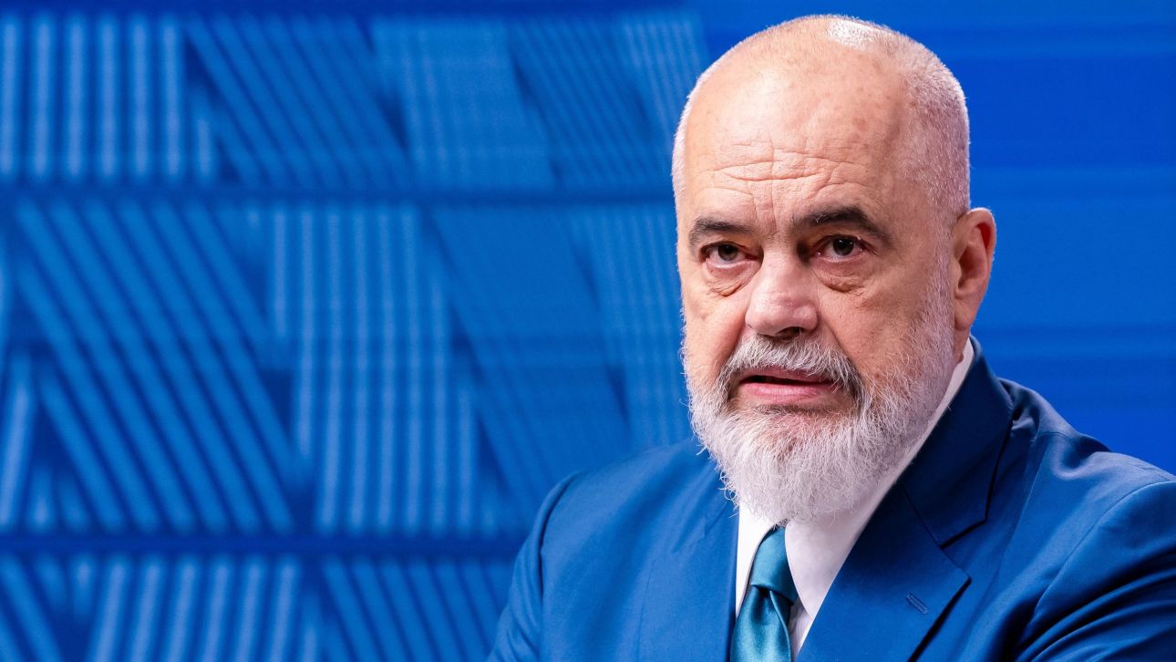 &Omicron; Έ&nu;&tau;&iota; &Rho;ά&mu;&alpha; &upsilon;&pi;&omicron;&delta;έ&chi;&epsilon;&tau;&alpha;&iota; &gamma;&iota;&alpha; &tau;&rho;ί&tau;&eta; &phi;&omicron;&rho;ά &tau;&eta; &Tau;&zeta;ό&rho;&tau;&zeta;&iota;&alpha; &Mu;&epsilon;&lambda;ό&nu;&iota;... &gamma;&omicron;&nu;&alpha;&tau;ί&zeta;&omicron;&nu;&tau;&alpha;&sigmaf;