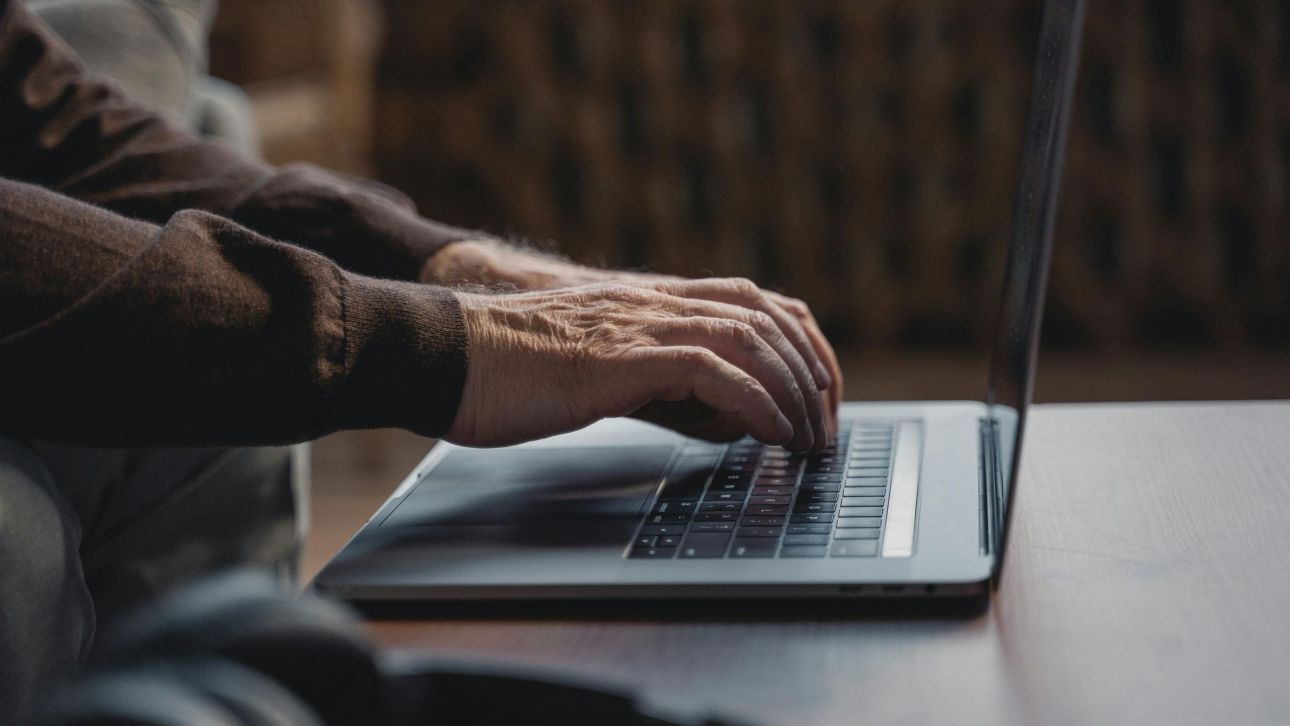 &laquo;Ό&lambda;&omicron;&iota; Digital&raquo; &gamma;&iota;&alpha; &tau;&eta;&nu; &epsilon;&kappa;&pi;&alpha;ί&delta;&epsilon;&upsilon;&sigma;&eta; &eta;&lambda;&iota;&kappa;&iota;&omega;&mu;έ&nu;&omega;&nu; &kappa;&alpha;&iota; &alpha;&tau;ό&mu;&omega;&nu; &mu;&epsilon; &alpha;&nu;&alpha;&pi;&eta;&rho;ί&alpha;