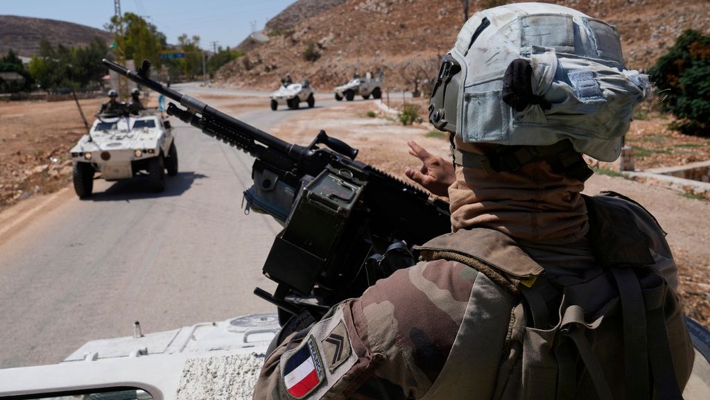 Στο Παρίσι η σορός του Γάλλου κυανόκρανου του ΟΗΕ που σκοτώθηκε στον Λίβανο