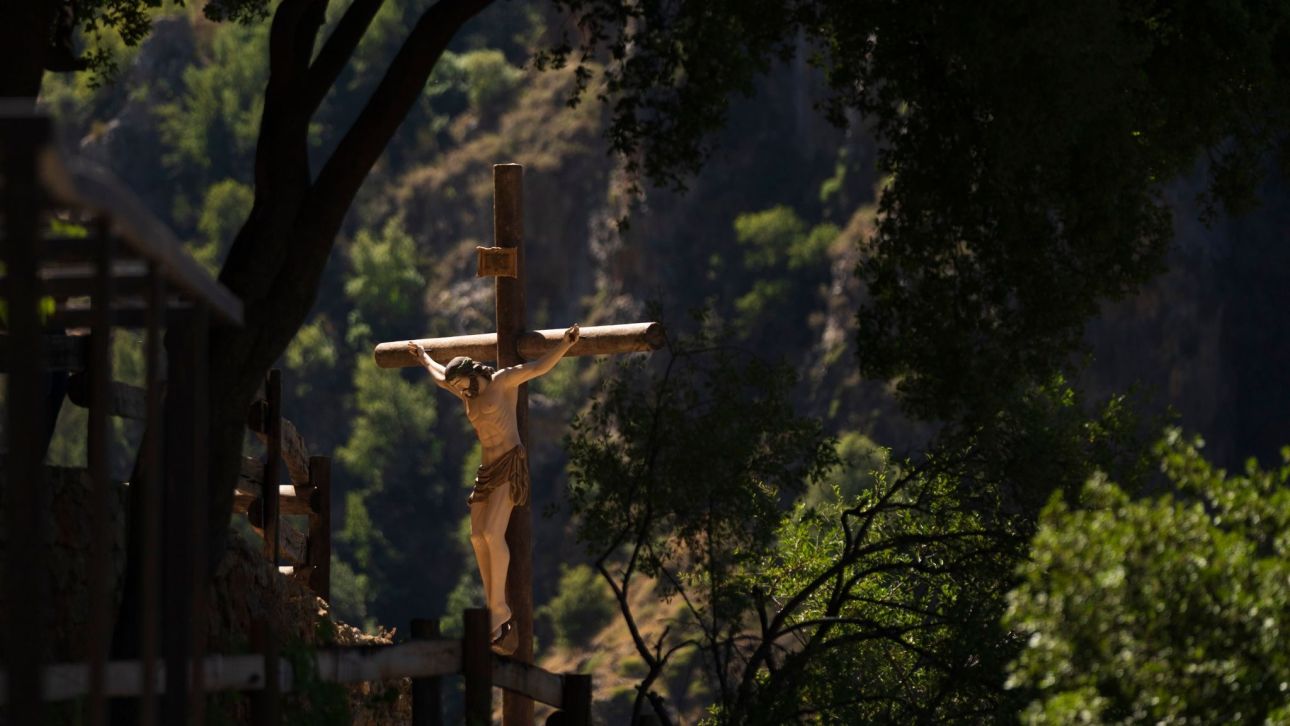 Οργή για τον Ισραηλινό στρατιώτη που βεβήλωσε άγαλμα του Ιησού στον Λίβανο: Το έσπασε με βαριοπούλα