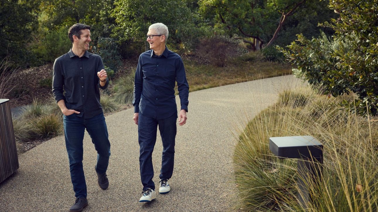 Apple: Τι σηματοδοτεί η αλλαγή σκυτάλης στον αμερικανικό κολοσσό των ψηφιακών τεχνολογιών