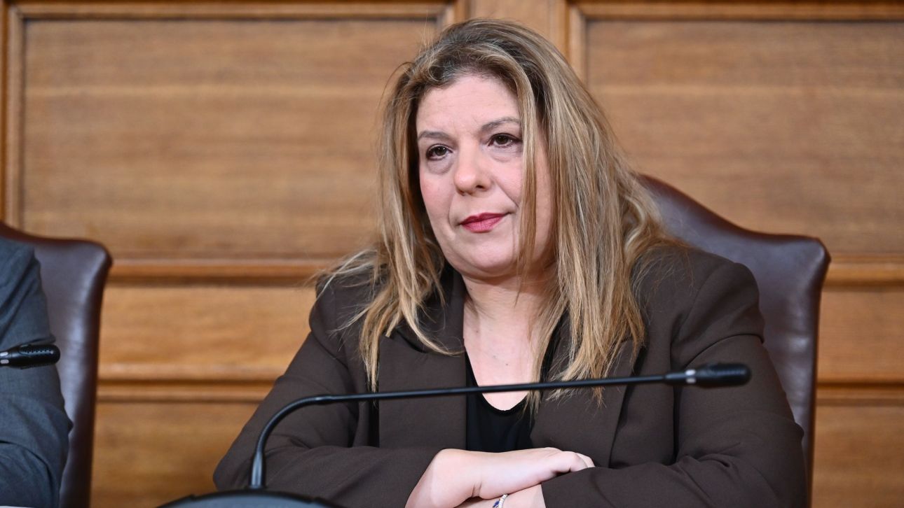 &Sigma;&upsilon;&rho;&epsilon;&gamma;&gamma;έ&lambda;&alpha; &sigma;&tau;&omicron; &Sigma;&upsilon;&mu;&beta;&omicron;ύ&lambda;&iota;&omicron; &tau;&eta;&sigmaf; &Epsilon;&upsilon;&rho;ώ&pi;&eta;&sigmaf;: &laquo;&Eta; &rho;&eta;&tau;&omicron;&rho;&iota;&kappa;ή &mu;ί&sigma;&omicron;&upsilon;&sigmaf; &alpha;&pi;&epsilon;&iota;&lambda;ή &gamma;&iota;&alpha; &tau;&eta; &Delta;&eta;&mu;&omicron;&kappa;&rho;&alpha;&tau;ί&alpha;&raquo;