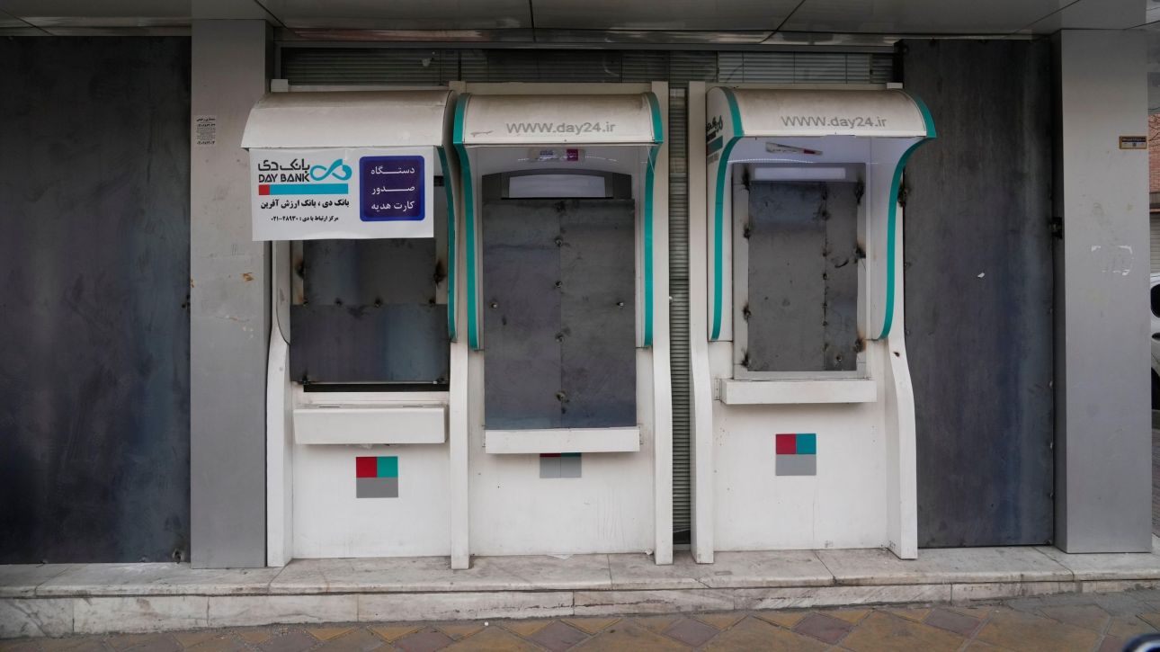 &Iota;&rho;ά&nu;: &Epsilon;&kappa;&tau;&epsilon;&lambda;έ&sigma;&tau;&eta;&kappa;&epsilon; ά&nu;&delta;&rho;&alpha;&sigmaf; &pi;&omicron;&upsilon; &kappa;&alpha;&tau;&eta;&gamma;&omicron;&rho;&epsilon;ί&tau;&omicron; &gamma;&iota;&alpha; &pi;&upsilon;&rho;&pi;ό&lambda;&eta;&sigma;&eta; &tau;&zeta;&alpha;&mu;&iota;&omicron;ύ &sigma;&tau;&iota;&sigmaf; &delta;&iota;&alpha;&delta;&eta;&lambda;ώ&sigma;&epsilon;&iota;&sigmaf; &tau;&omicron;&upsilon; &Iota;&alpha;&nu;&omicron;&upsilon;&alpha;&rho;ί&omicron;&upsilon;