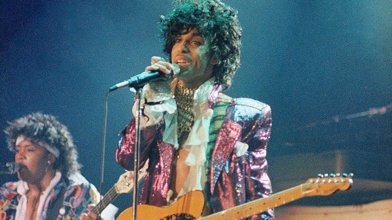 «With This Tear»: Νέο single του Prince κυκλοφορεί 10 χρόνια μετά τον θάνατό του