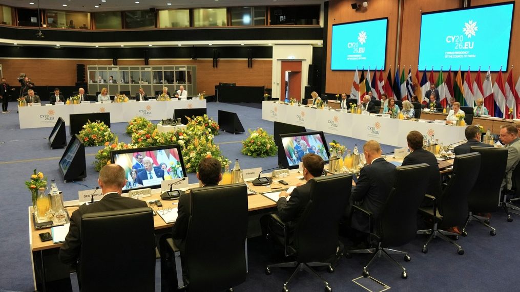 Η ΕΕ προετοιμάζει «σχέδιο» για ρήτρα αμοιβαίας βοήθειας εν μέσω ανησυχιών για τη στάση Τραμπ