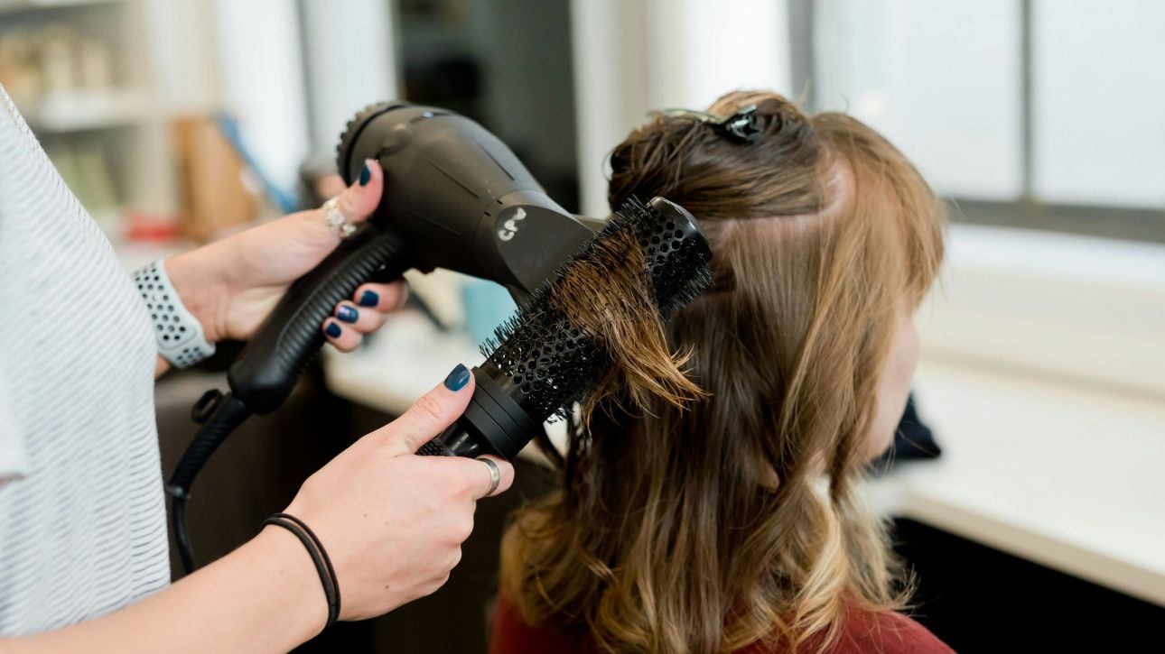 Γαλλία: Πώς με ένα πιστολάκι μαλλιών έβγαλαν 17.000 ευρώ «πειράζοντας» μετεωρολογικά δεδομένα