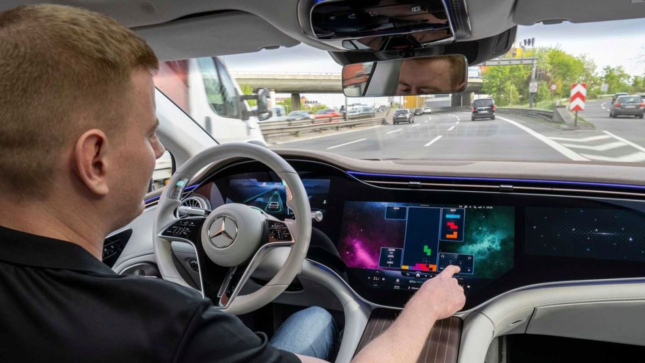 BMW &kappa;&alpha;&iota; Mercedes &kappa;ά&nu;&omicron;&upsilon;&nu; &pi;ί&sigma;&omega; &sigma;&tau;&eta;&nu; &alpha;&upsilon;&tau;ό&nu;&omicron;&mu;&eta; &omicron;&delta;ή&gamma;&eta;&sigma;&eta; &kappa;&alpha;&iota; &eta; Tesla &delta;&iota;&kappa;&alpha;&iota;ώ&nu;&epsilon;&tau;&alpha;&iota;