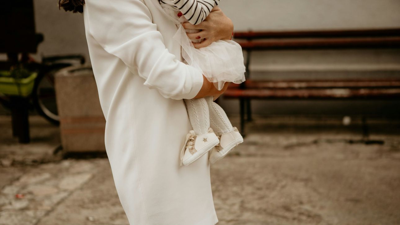 «Νταντάδες της Γειτονιάς»: Άνοιξε η πλατφόρμα για επιμελητές - Τα στάδια της αίτησης