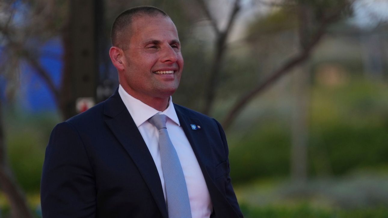 &Mu;ά&lambda;&tau;&alpha;: &Omicron; &pi;&rho;&omega;&theta;&upsilon;&pi;&omicron;&upsilon;&rho;&gamma;ό&sigmaf; &alpha;&nu;&alpha;&kappa;&omicron;&iota;&nu;ώ&nu;&epsilon;&iota; &pi;&rho;ό&omega;&rho;&epsilon;&sigmaf; &beta;&omicron;&upsilon;&lambda;&epsilon;&upsilon;&tau;&iota;&kappa;έ&sigmaf; &epsilon;&kappa;&lambda;&omicron;&gamma;έ&sigmaf; &sigma;&tau;&iota;&sigmaf; 30 &Mu;&alpha;ΐ&omicron;&upsilon;