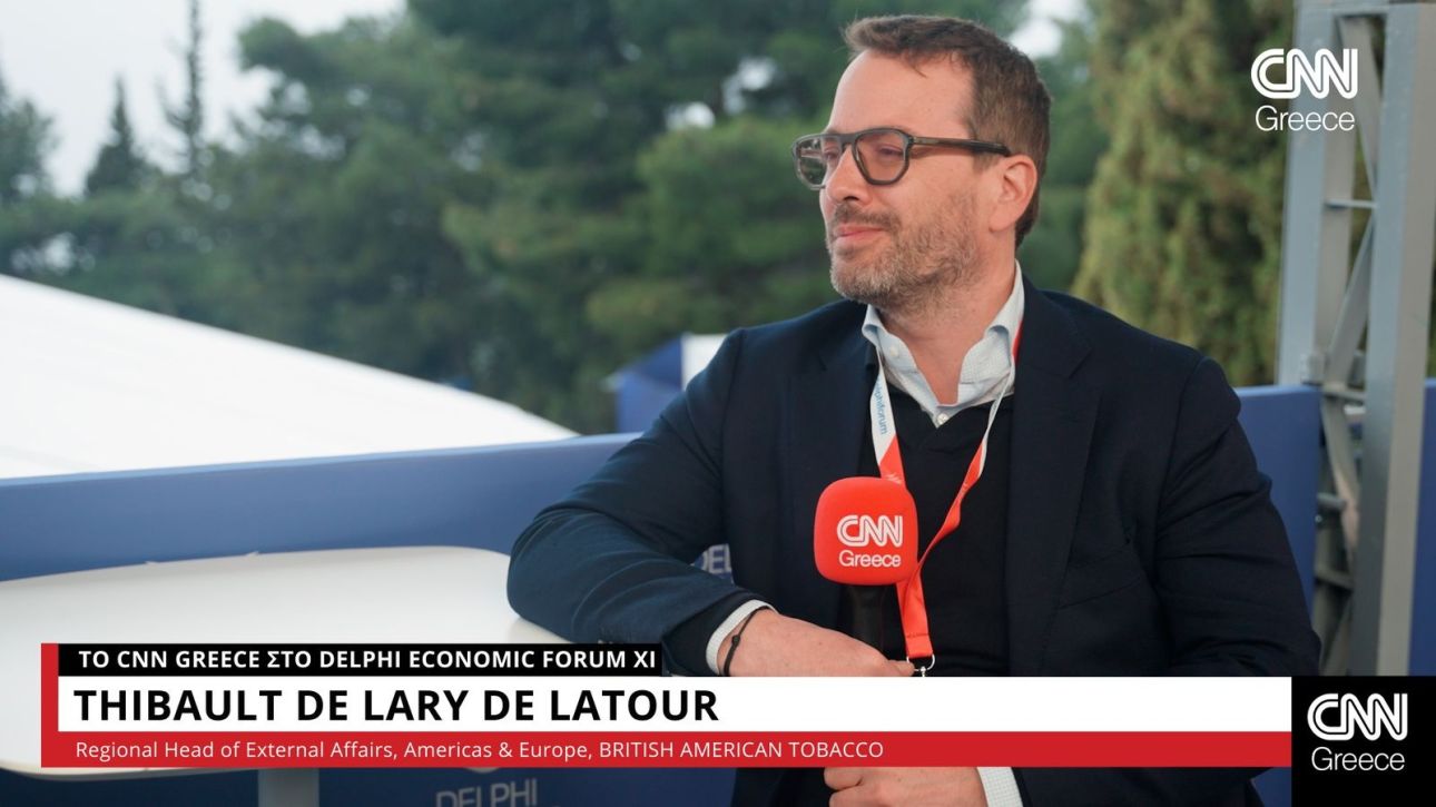 Thibault De Lary De Latour (BAT): &eta; &pi;&rho;&omicron;&sigma;&tau;&alpha;&sigma;ί&alpha; &tau;&omega;&nu; &alpha;&nu;&eta;&lambda;ί&kappa;&omega;&nu; &xi;&epsilon;&pi;&epsilon;&rho;&nu;ά &tau;&eta; &sigma;&tau;&epsilon;&nu;ή &nu;&omicron;&mu;&omicron;&theta;&epsilon;&tau;&iota;&kappa;ή &sigma;&upsilon;&mu;&mu;ό&rho;&phi;&omega;&sigma;&eta;