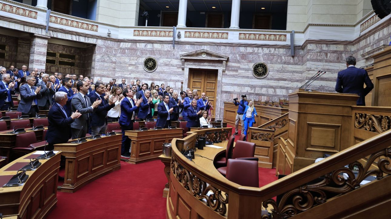 &Pi;ά&nu;&omega; &alpha;&pi;ό 40 &Beta;&omicron;&upsilon;&lambda;&epsilon;&upsilon;&tau;έ&sigmaf; &theta;&alpha; &mu;&iota;&lambda;ή&sigma;&omicron;&upsilon;&nu; &sigma;&tau;&eta;&nu; &Kappa;.&Omicron;. &tau;&eta;&sigmaf; &Nu;&Delta; - &Chi;&omega;&rho;ί&sigmaf; &tau;&omicron;&nu; &Kappa;ώ&sigma;&tau;&alpha; &Kappa;&alpha;&rho;&alpha;&mu;&alpha;&nu;&lambda;ή &tau;&omicron; &Sigma;&upsilon;&nu;έ&delta;&rho;&iota;&omicron;