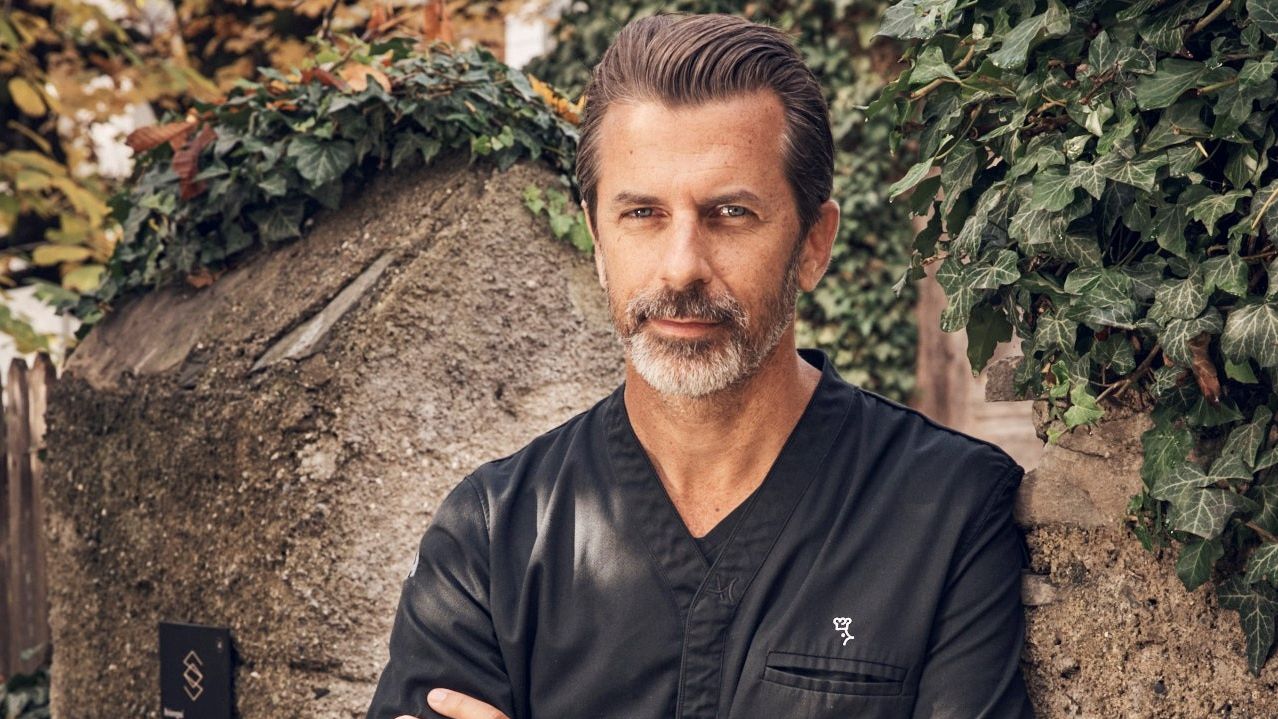 Πώς ο Andreas Caminada έκανε τη μικρότερη πόλη στον κόσμο περιζήτητο γαστρονομικό προορισμό;