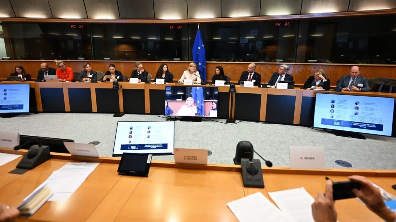 EANA: &Tau;&alpha; &pi;&rho;&alpha;&kappa;&tau;&omicron;&rho;&epsilon;ί&alpha; &epsilon;&iota;&delta;ή&sigma;&epsilon;&omega;&nu; &zeta;&eta;&tau;&omicron;ύ&nu; &iota;&sigma;&chi;&upsilon;&rho;ό&tau;&epsilon;&rho;&eta; &pi;&rho;&omicron;&sigma;&tau;&alpha;&sigma;ί&alpha; &alpha;&pi;έ&nu;&alpha;&nu;&tau;&iota; &sigma;&tau;&eta;&nu; &pi;&alpha;&rho;&alpha;&pi;&lambda;&eta;&rho;&omicron;&phi;ό&rho;&eta;&sigma;&eta;