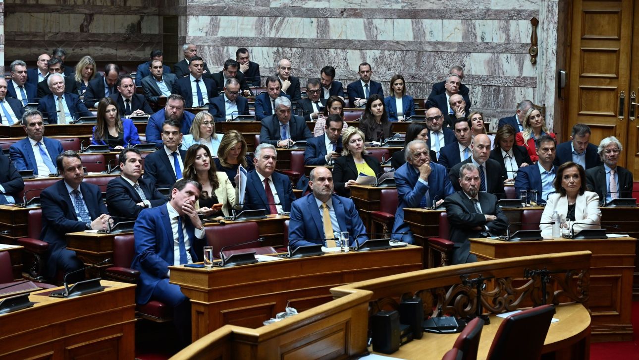 &Kappa;&Omicron; &Nu;&Delta;: &Tau;&alpha; &kappa;&alpha;&rho;&phi;&iota;ά Ά&delta;&omega;&nu;&iota; &kappa;&alpha;&tau;ά &laquo;&epsilon;&xi;&alpha;&phi;&alpha;&nu;&iota;&sigma;&mu;έ&nu;&omega;&nu;&raquo; &upsilon;&pi;&omicron;&upsilon;&rho;&gamma;ώ&nu;, &eta; &laquo;&pi;&omicron;&lambda;&iota;&tau;&iota;&kappa;ό&sigmaf;&raquo; &Kappa;&omicron;&beta;έ&sigma;&iota; &kappa;&alpha;&iota; &tau;&alpha; &pi;&alpha;&rho;ά&pi;&omicron;&nu;&alpha;