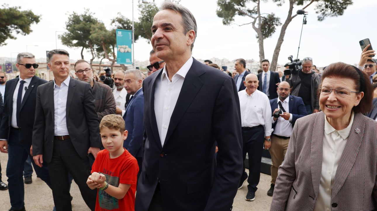 &Sigma;&tau;&alpha; &epsilon;&gamma;&kappa;&alpha;ί&nu;&iota;&alpha; &tau;&omicron;&upsilon; &Mu;&omicron;&upsilon;&sigma;&epsilon;ί&omicron;&upsilon; &laquo;&Theta;&epsilon;&sigma;&sigma;&alpha;&lambda;&omicron;&nu;&iota;&kappa;έ&omega;&nu; &Mu;&eta;&tau;&rho;ό&pi;&omicron;&lambda;&iota;&sigmaf;&raquo; &omicron; &Kappa;&upsilon;&rho;&iota;ά&kappa;&omicron;&sigmaf; &Mu;&eta;&tau;&sigma;&omicron;&tau;ά&kappa;&eta;&sigmaf;