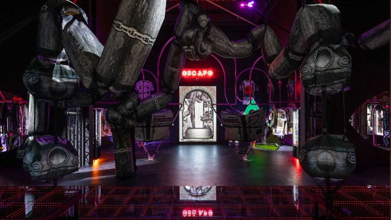&Tau;&omicron; Qualco Foundation &sigma;&tau;&eta;&rho;ί&zeta;&epsilon;&iota; &tau;&eta;&nu; &epsilon;&lambda;&lambda;&eta;&nu;&iota;&kappa;ή &sigma;&upsilon;&mu;&mu;&epsilon;&tau;&omicron;&chi;ή &sigma;&tau;&eta; 61&eta; Biennale &tau;&eta;&sigmaf; &Beta;&epsilon;&nu;&epsilon;&tau;ί&alpha;&sigmaf;