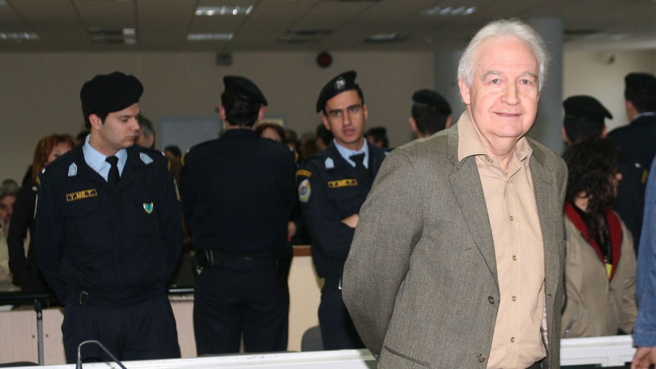 Αποφυλακίζεται ο αρχηγός της 17 Νοέμβρη Αλέξανδρος Γιωτόπουλος