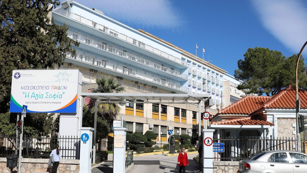 &Nu;έ&alpha; &Sigma;&mu;ύ&rho;&nu;&eta;: &Sigma;&tau;&omicron; &nu;&omicron;&sigma;&omicron;&kappa;&omicron;&mu;&epsilon;ί&omicron; &mu;&epsilon;&theta;&upsilon;&sigma;&mu;έ&nu;&omicron;&sigmaf; 15&chi;&rho;&omicron;&nu;&omicron;&sigmaf; - &Mu;&epsilon; &pi;&lambda;&alpha;&sigma;&tau;ή &tau;&alpha;&upsilon;&tau;ό&tau;&eta;&tau;&alpha; &alpha;&gamma;ό&rho;&alpha;&sigma;&epsilon; &alpha;&lambda;&kappa;&omicron;ό&lambda; &alpha;&pi;ό &mu;ί&nu;&iota; &mu;ά&rho;&kappa;&epsilon;&tau;