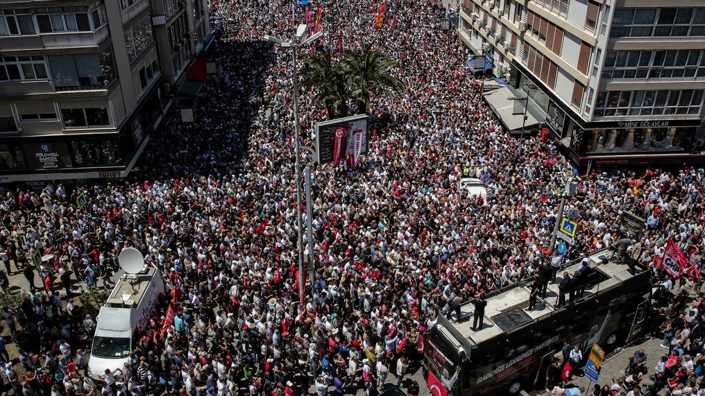 Τουρκία: Χιλιάδες υποστηρικτές του Οζγκούρ Οζέλ συγκεντρώθηκαν στην Άγκυρα
