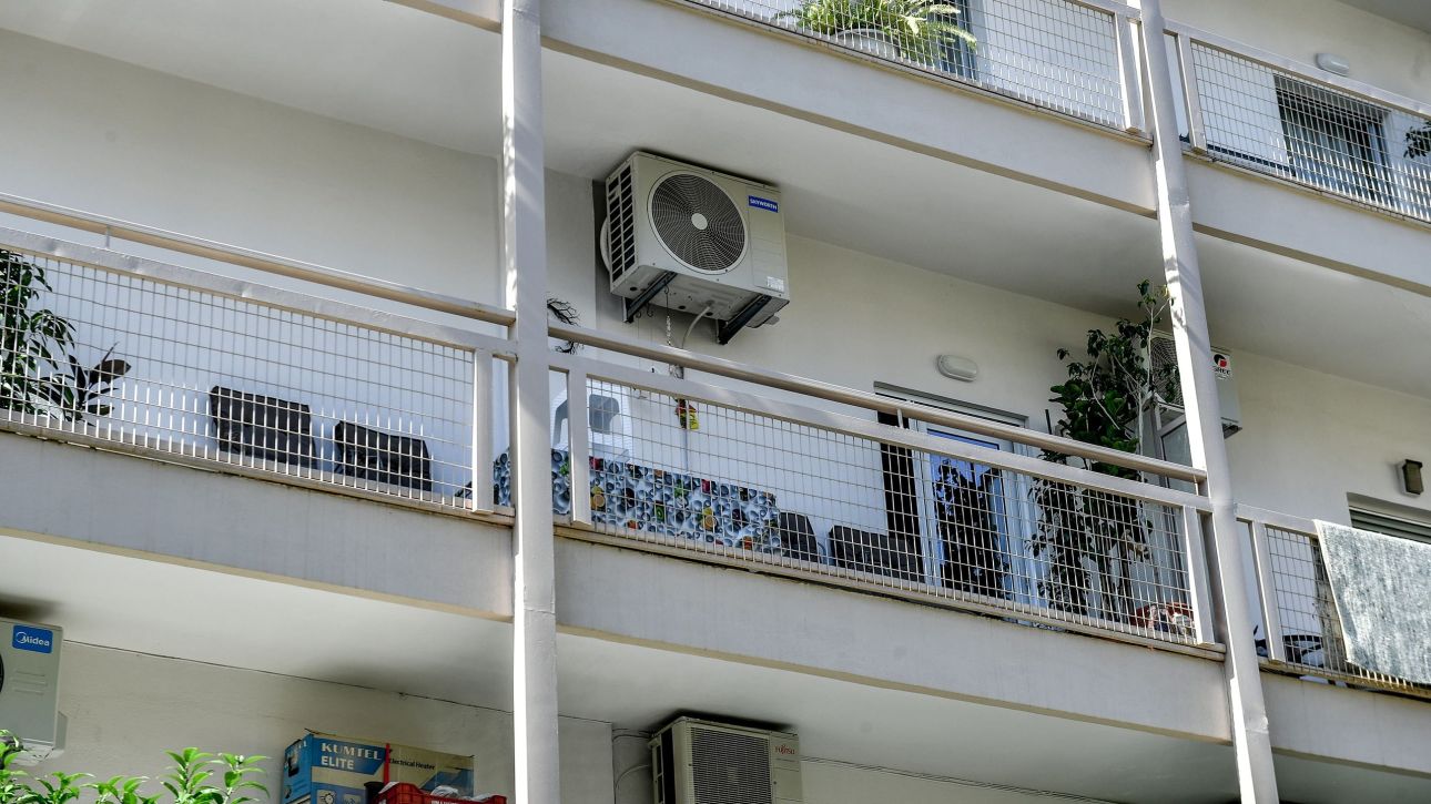 &Kappa;&alpha;&lambda;&alpha;&mu;ά&tau;&alpha; - Έ&gamma;&kappa;&lambda;&eta;&mu;&alpha;: &laquo;&Xi;ύ&pi;&nu;&eta;&sigma;&alpha; &kappa;&alpha;&iota; &tau;&eta;&nu; &epsilon;ί&delta;&alpha; &mu;&epsilon; έ&nu;&alpha; &mu;&alpha;&chi;&alpha;ί&rho;&iota; &alpha;&pi;ό &pi;ά&nu;&omega; &mu;&omicron;&upsilon;&raquo; - &Omicron;&iota; &iota;&sigma;&chi;&upsilon;&rho;&iota;&sigma;&mu;&omicron;ί &tau;&omicron;&upsilon; &delta;&rho;ά&sigma;&tau;&eta;