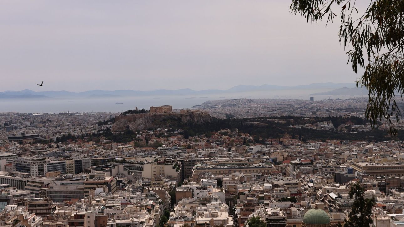 Λυκαβηττός: Σε εξέλιξη οι έρευνες των αρχών για τον εντοπισμό του άνδρα που επιτέθηκε σε 22χρονη