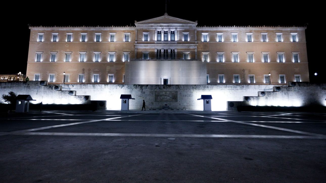 &Sigma;&tau;&eta;&nu; &kappa;ά&lambda;&pi;&eta; &mu;&epsilon; &kappa;&rho;&iota;&tau;ή&rho;&iota;&omicron; &tau;&eta;&nu; &laquo;&pi;&rho;&omicron;&omicron;&pi;&tau;&iota;&kappa;ή&raquo; - &Omicron;&iota; &laquo;&delta;&epsilon;&xi;&alpha;&mu;&epsilon;&nu;έ&sigmaf;&raquo; &psi;&eta;&phi;&omicron;&phi;ό&rho;&omega;&nu; &gamma;&iota;&alpha; &Tau;&sigma;ί&pi;&rho;&alpha; &kappa;&alpha;&iota; &Kappa;&alpha;&rho;&upsilon;&sigma;&tau;&iota;&alpha;&nu;&omicron;ύ