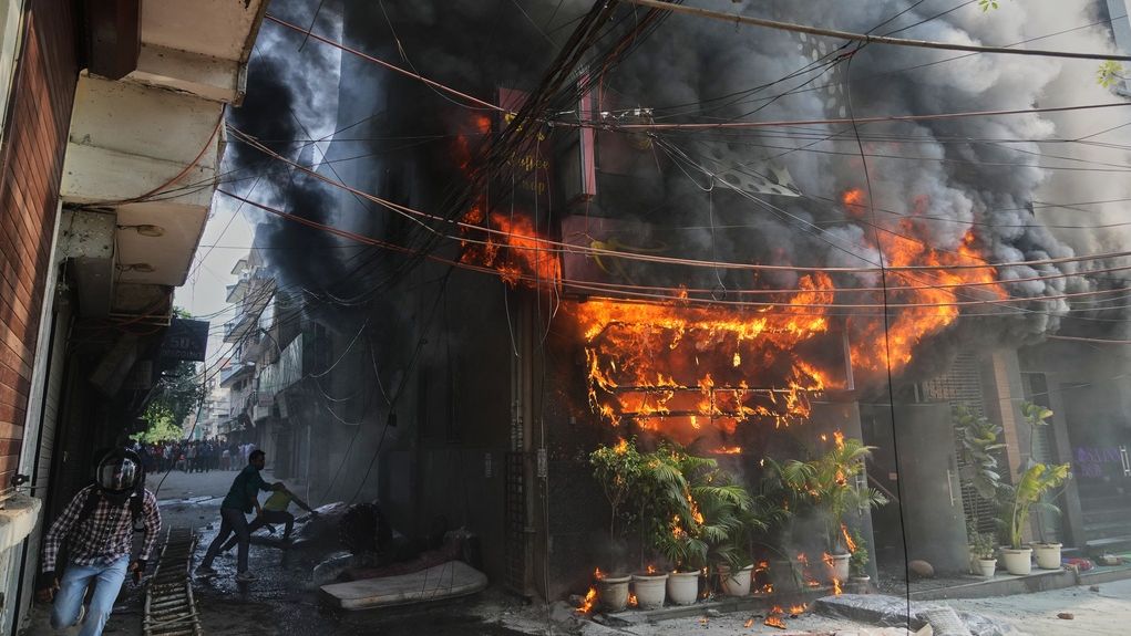 Τουλάχιστον 20 νεκροί και δεκάδες τραυματίες από φωτιά σε κτήριο στο Νέο Δελχί