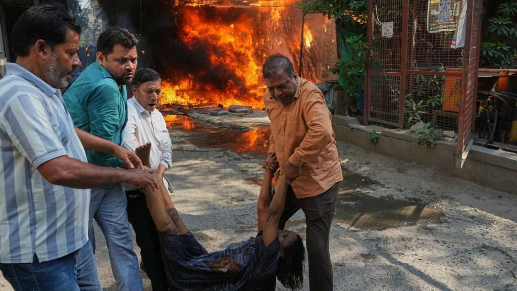 Στους 21 οι νεκροί από τη φωτιά σε ξενοδοχείο στο Νέο Δελχί - 18 ξένοι υπήκοοι μεταξύ αυτών