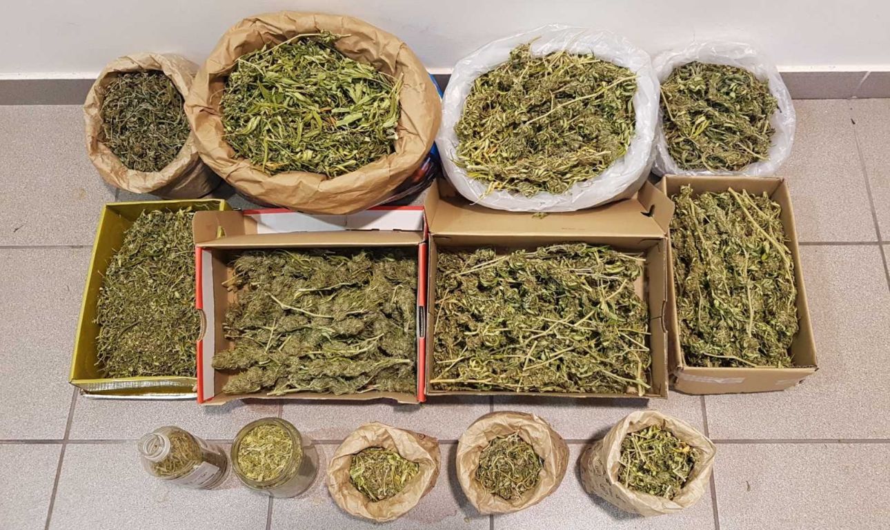 &Kappa;ά&nu;&nu;&alpha;&beta;&eta; &kappa;&alpha;&iota; &kappa;&omicron;&kappa;&alpha;ΐ&nu;&eta; &kappa;&upsilon;&rho;&iota;&alpha;&rho;&chi;&omicron;ύ&nu; &sigma;&tau;&eta;&nu; &epsilon;&lambda;&lambda;&eta;&nu;&iota;&kappa;ή &alpha;&gamma;&omicron;&rho;ά - &Pi;ώ&sigmaf; &alpha;&lambda;&lambda;ά&zeta;&epsilon;&iota; &omicron; &chi;ά&rho;&tau;&eta;&sigmaf; &tau;&omega;&nu; &nu;&alpha;&rho;&kappa;&omega;&tau;&iota;&kappa;ώ&nu; &sigma;&tau;&eta; &chi;ώ&rho;&alpha;