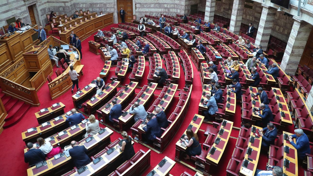 Βουλή: Υπερψηφίστηκαν οι αδειοδοτήσεις περιφερειακ