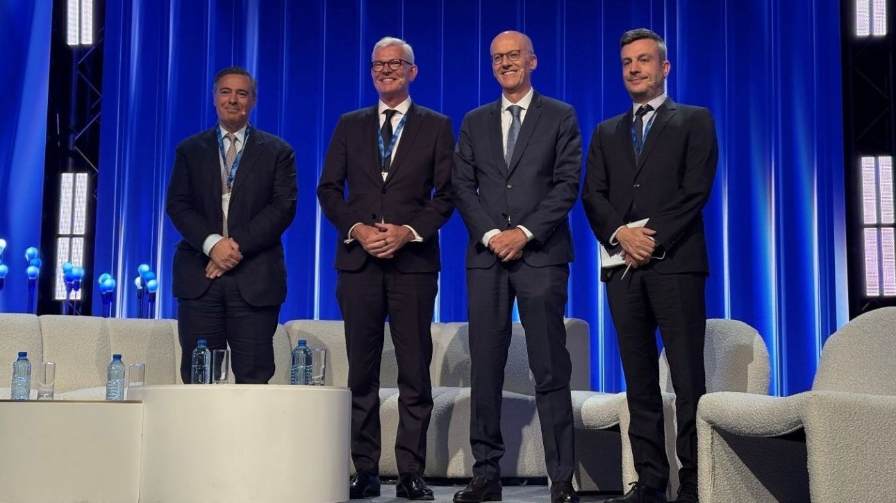 Roche: &Pi;&omicron;&lambda;&iota;&tau;&iota;&kappa;ή &beta;&omicron;ύ&lambda;&eta;&sigma;&eta; &kappa;&alpha;&iota; &sigma;&tau;&rho;&alpha;&tau;&eta;&gamma;&iota;&kappa;έ&sigmaf; &epsilon;&pi;&epsilon;&nu;&delta;ύ&sigma;&epsilon;&iota;&sigmaf; &alpha;&pi;&alpha;&rho;&alpha;ί&tau;&eta;&tau;&epsilon;&sigmaf; &gamma;&iota;&alpha; &tau;&eta;&nu; &phi;&alpha;&rho;&mu;&alpha;&kappa;&epsilon;&upsilon;&tau;&iota;&kappa;ή &kappa;&alpha;&iota;&nu;&omicron;&tau;&omicron;&mu;ί&alpha;