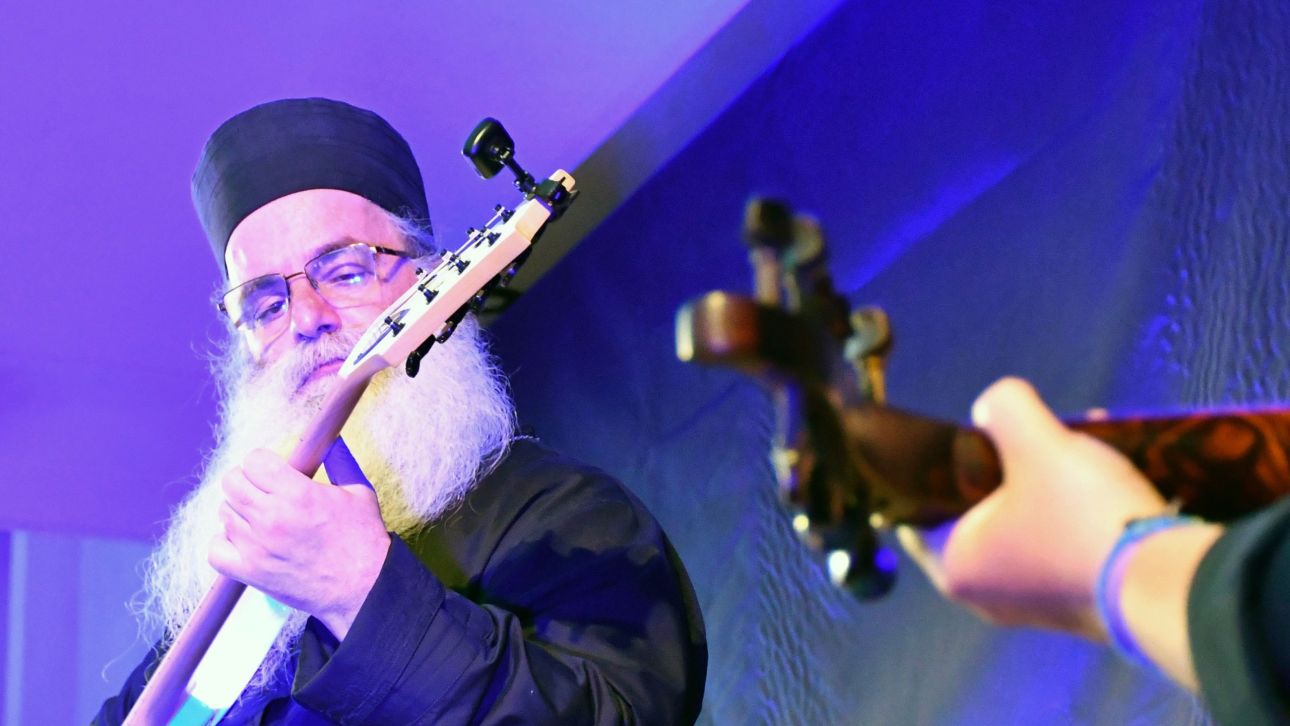 «Paradise Metal»: Ο ιερέας που «παντρεύει» την βυζαντινή μουσική με τον σκληρό ήχο